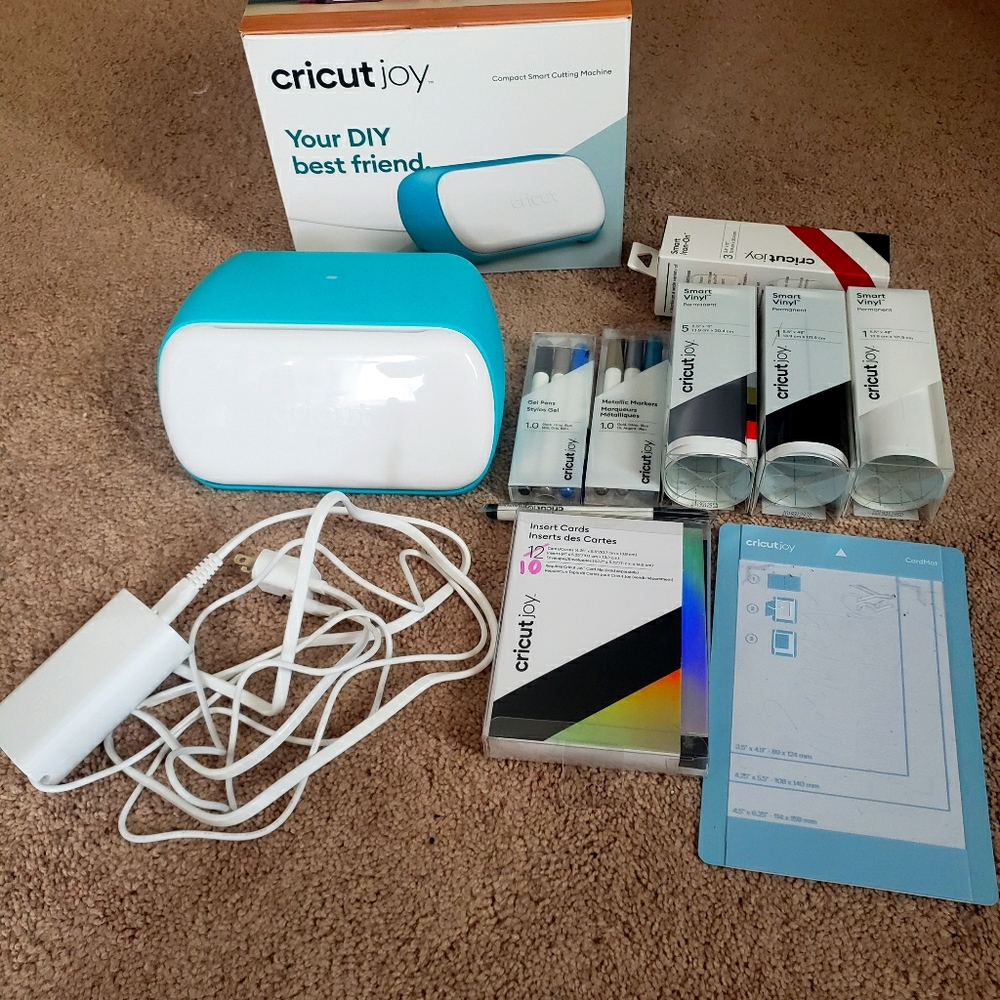 Cricut Joy with extras